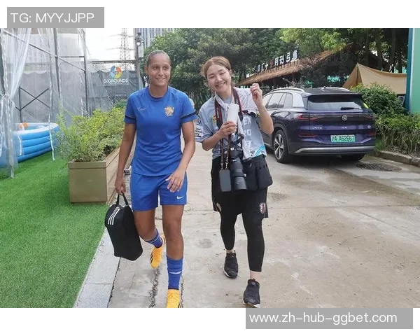 女足主帅感慨队员们用心准备生日礼物展现聪明才智与团队精神